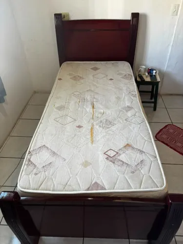 Cama solteiro com colchão 
