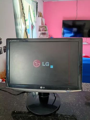 Vende-se tela de computador da LG 14 polegadas