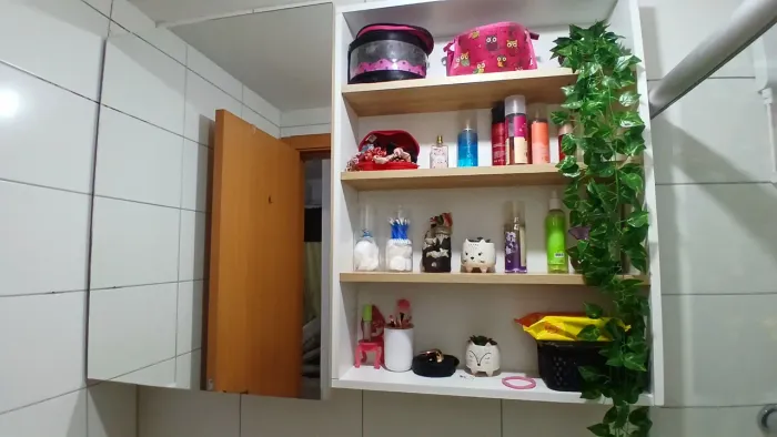 Armário de banheiro com espelho