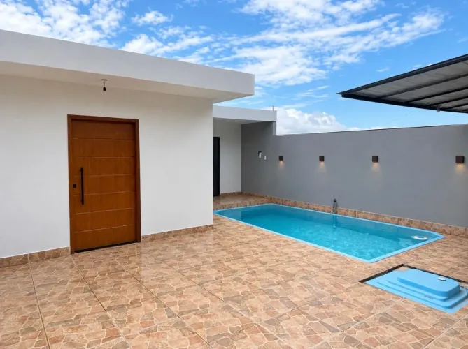 Casa de alto padrão (suíte + hidromassagem + teto todo rebaixado em gesso)