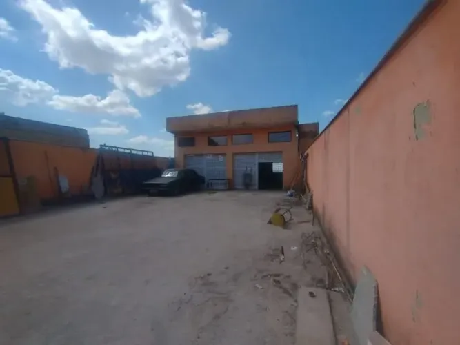 Alugo uma loja ampla região bairro São Cosme