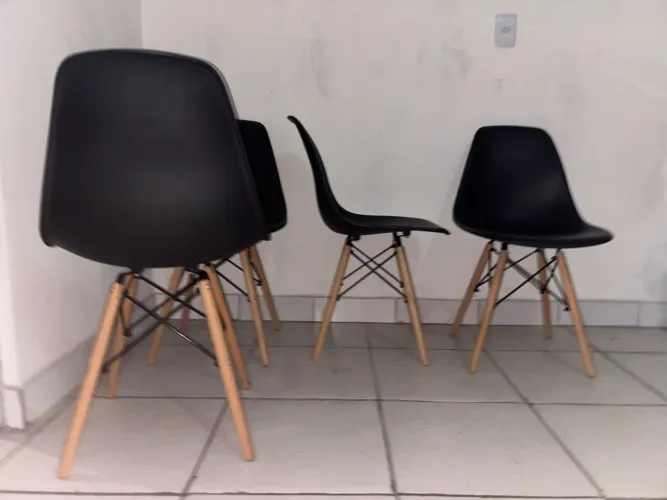 Cadeira Charles Eames Desmontável Preta
