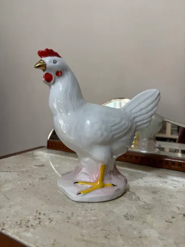 Antigo bibelô de porcelana galinha