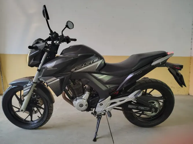 CB 250 - Twister 