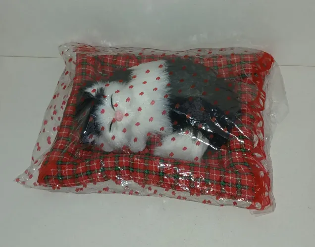 BONECO BICHINHO DE PELUCIA GATO GATINHO DORMINDO DORMINHOCO REALISTA PRETO E BRANCO