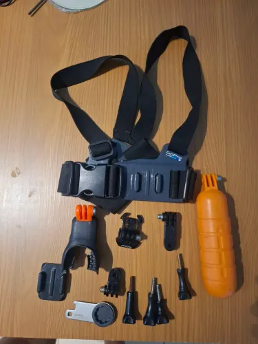 Kit de Acessórios GoPro - Suporte Peitoral + Bastão Flutuante + Acessórios