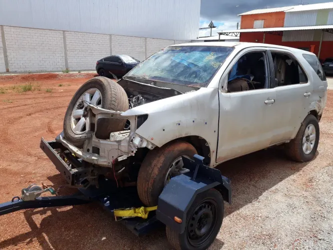 Hilux sw4 sucata vendo peças 