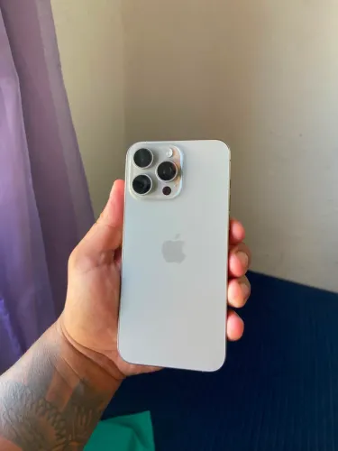 iPhone 15 pro Max 256 gigas pegando tudo top de vrdd