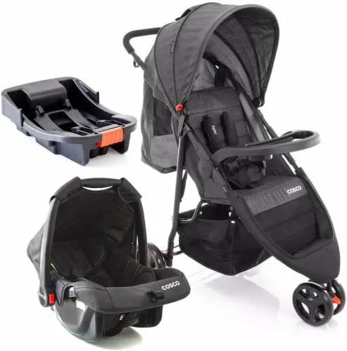 Carrinho com bebê conforto