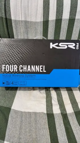 Microfone Sem Fio KSR PRO KT-4HH UHF - 4 Canais - 80 Frequências