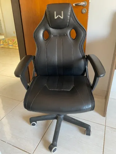 Cadeira gamer giratória