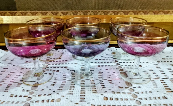 Seis Taças Antigas de Cristal