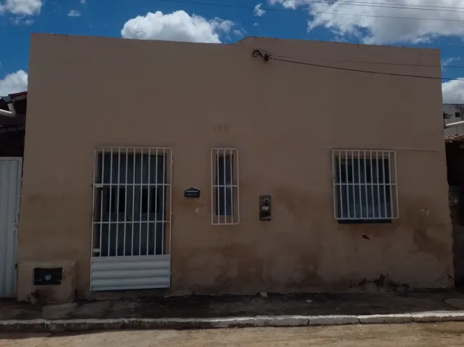 Casa ampla à venda no Batalhão - Itaberaba/BA | 3 quartos e 2 banheiros
