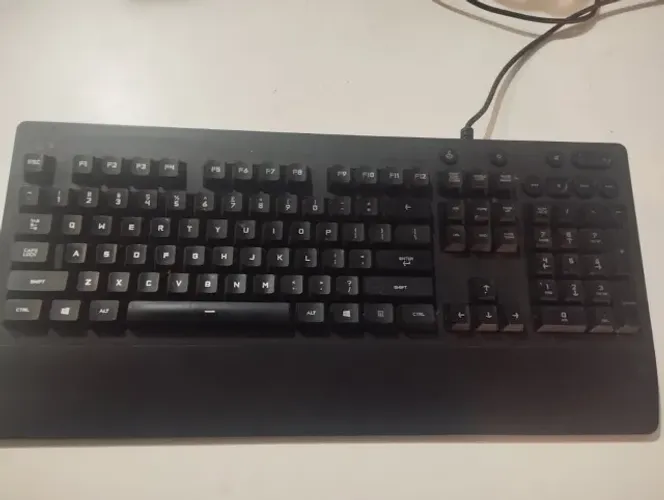 teclado gamer Logitech G213 Prodigy