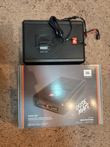 Subwoofer JBL 8?