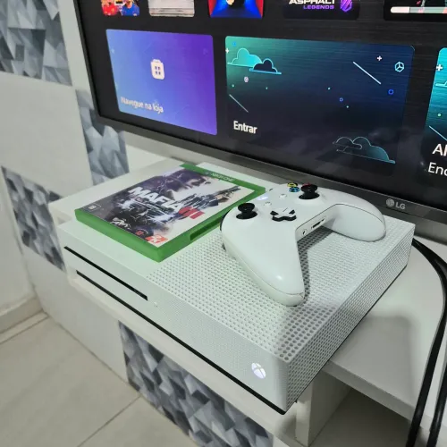 XBOX ONE S COM JOGO COMPLETO SEMI NOVO BARATO BEM CONSERVADO CONTROLE ORIGINAL MAFIA 3