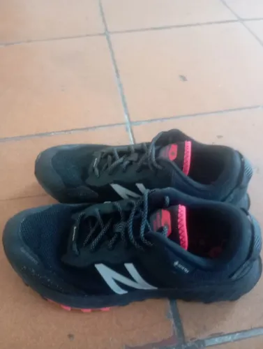 Tênis new balance goretex original Tam 38