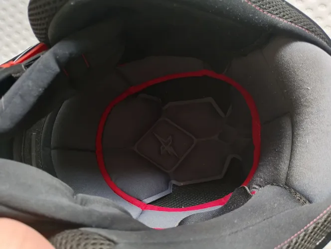 Capacete com óculos 
