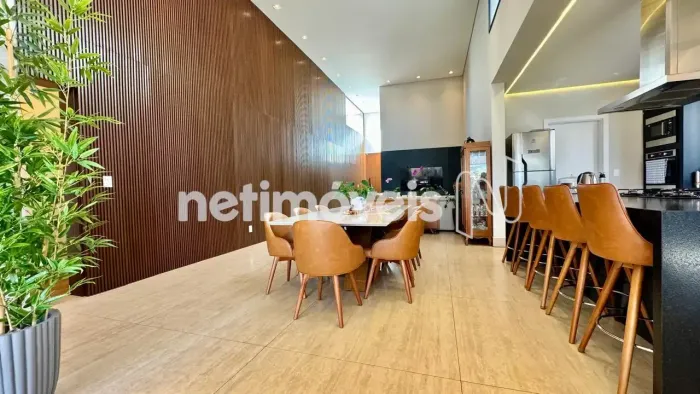 Casa Linear semi nova com lazer completo