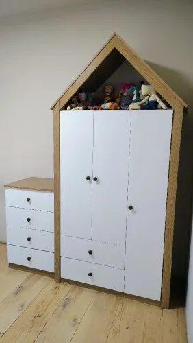 Guarda-roupa infantil com cômoda - conservados