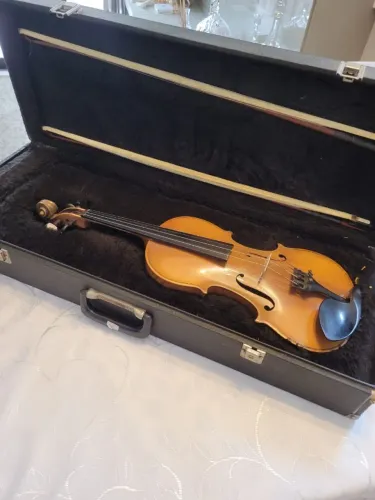 Violino modelo Stradivarius