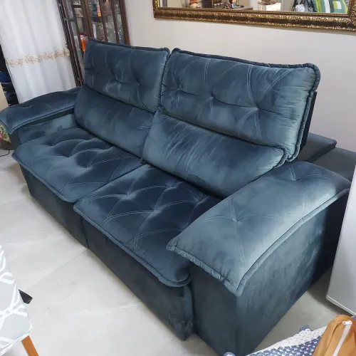 Venda de.sofá retrátil 3 lugares, tecido sued, seminovo.