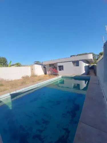 Casa no Santa Marta com 4 Quartos (1 Suíte)  Piscina