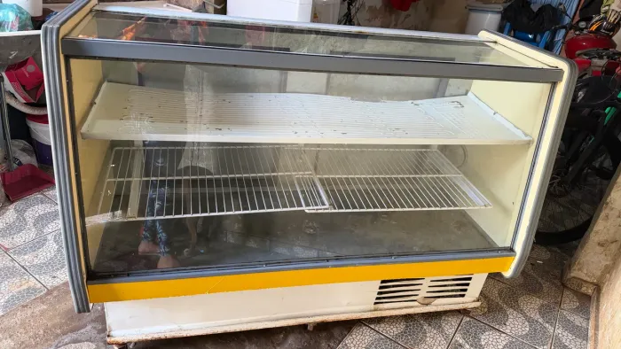 Vendo vitrine expositora  1.300 