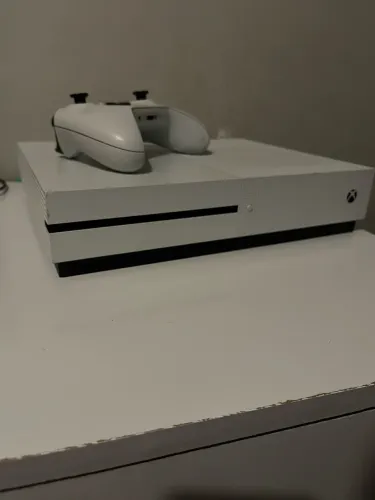 Vende-se Xbox one S em perfeito estado 