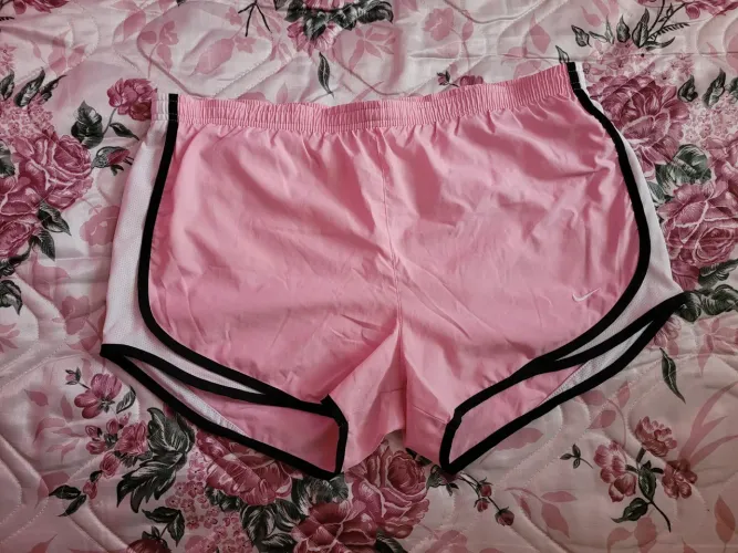 Short esportivo Nike dry fit rosa claro