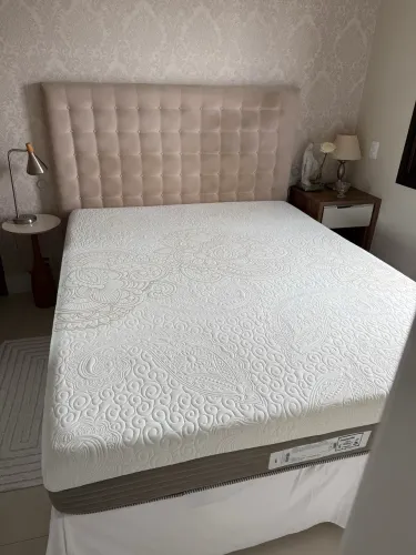 Colchão Queen Ortobom com Box Baú - Pouco Uso, Excelente Estado de Conservação