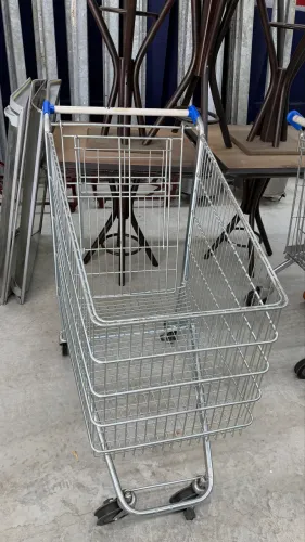Carrinhos de Compras Grande praticamente Novo
