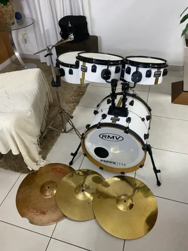 Bateria compacta Trip RMV + Pratos de latão, e um condução Orion 