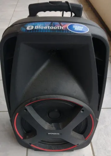 Caixa de som Mondial com defeito