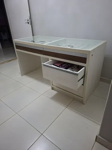 Expositor de acessórios com gavetas 