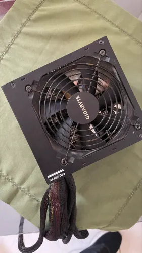 Fonte de alimentação GIGABYTE