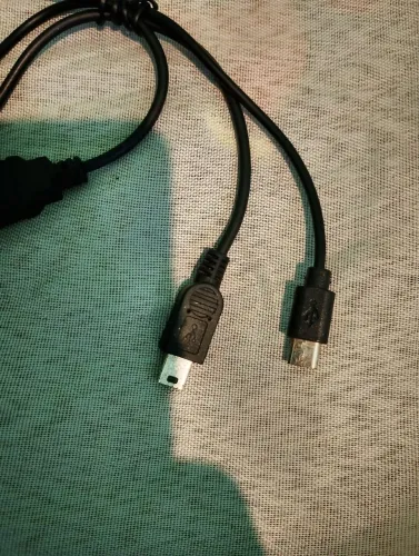 Cabos USB-A ? Micro-USB.