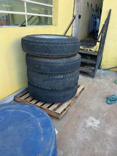 Pneu 900x20 com roda câmara e protetor 