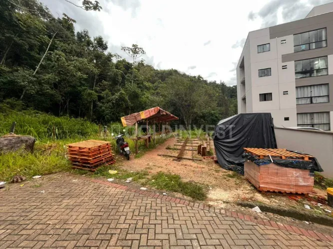 TERRENO À VENDA COM 220M2 NO BAIRRO ÁGUAS CLARAS EM BRUSQUE