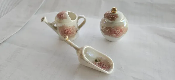 Miniaturas em porcelana