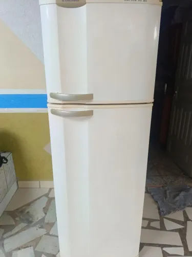 Vende-se geladeira 