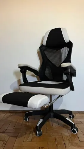Cadeira gamer/escritório preta e branca 