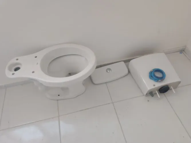 Vaso sanitário completo e pia para banheiro