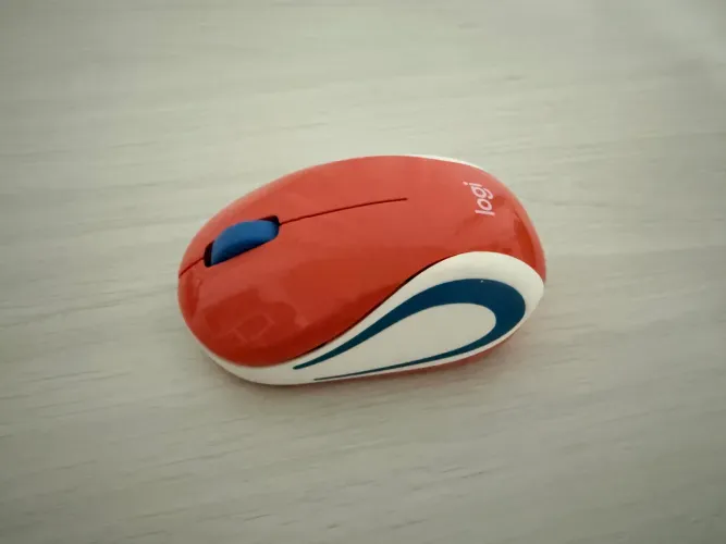 Mini Mouse Sem Fio Logitech M187 Ultra Portátil - Pouco Uso