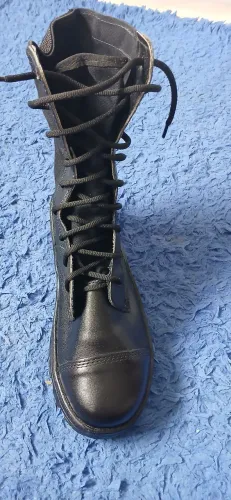 Vendo bota coturno novo