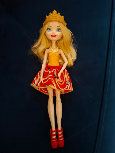 Boneca Ever After High Apple White
