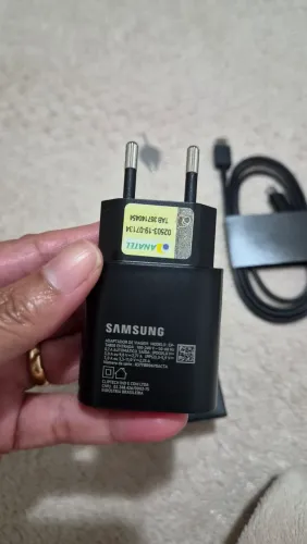 Caixa e carregador Novos S25+