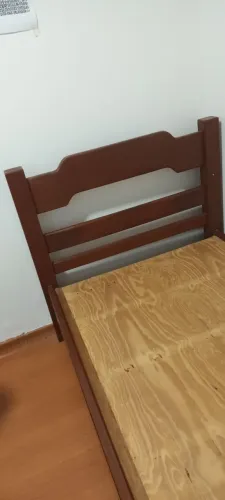 Cama de solteiro madeira maciça excelente estado 
