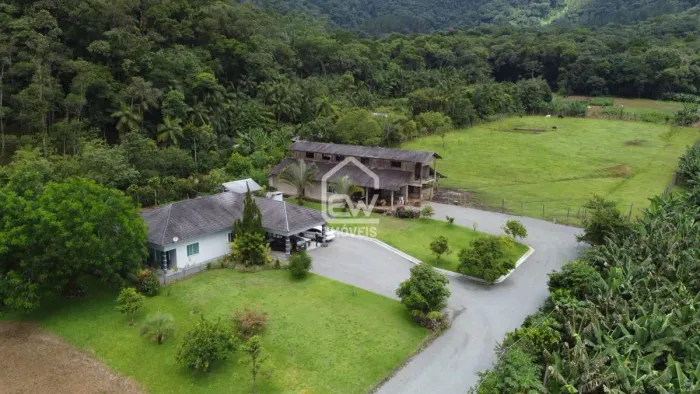 Chácara com Área Total de 37.690m² em Schroeder, SC