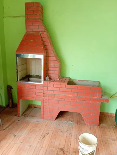 Churrasqueira com fogão a lenha
